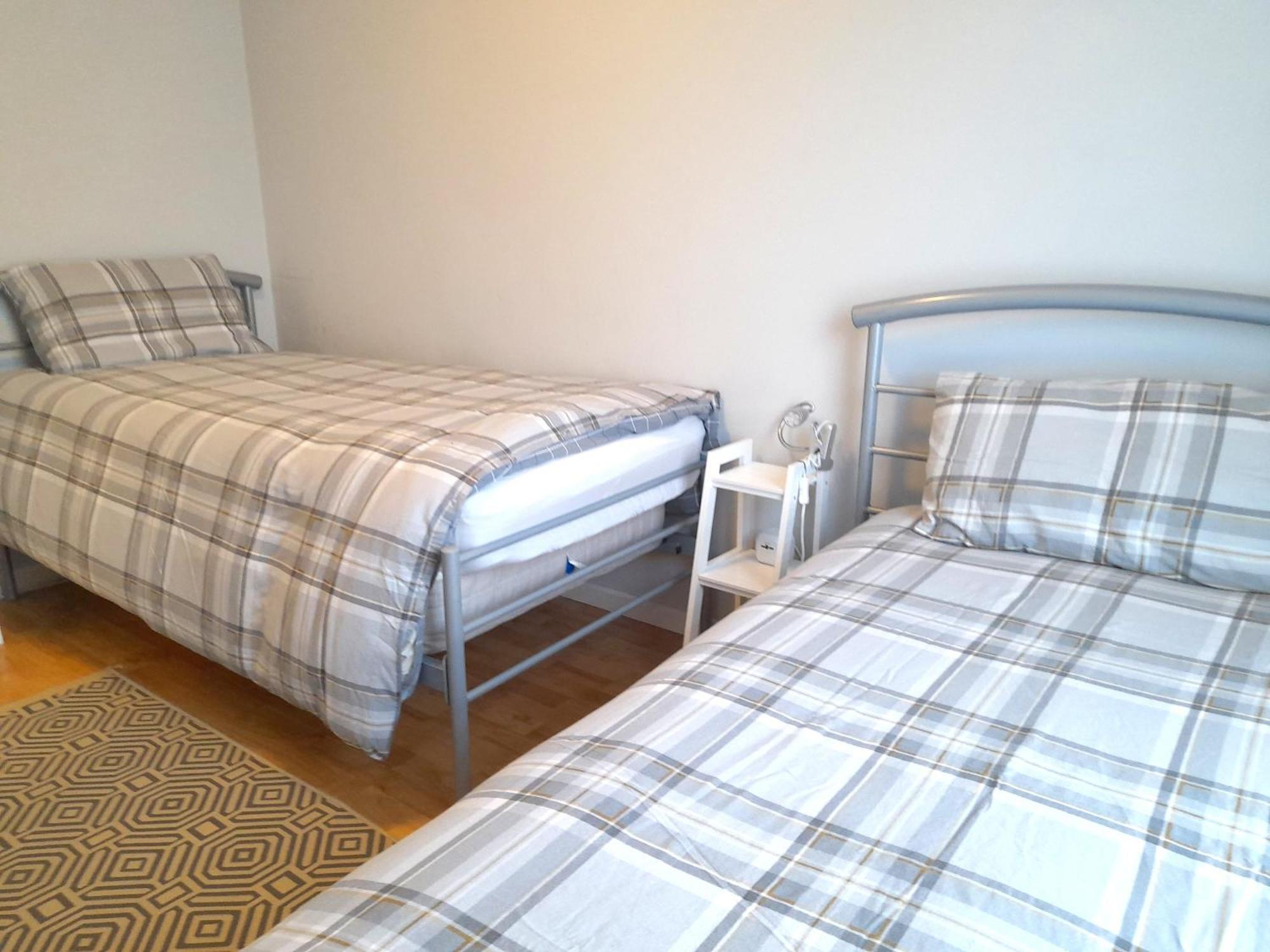 Appartement Excellent Location - Centre - Parking - 4 Beds -2 Bedrooms *