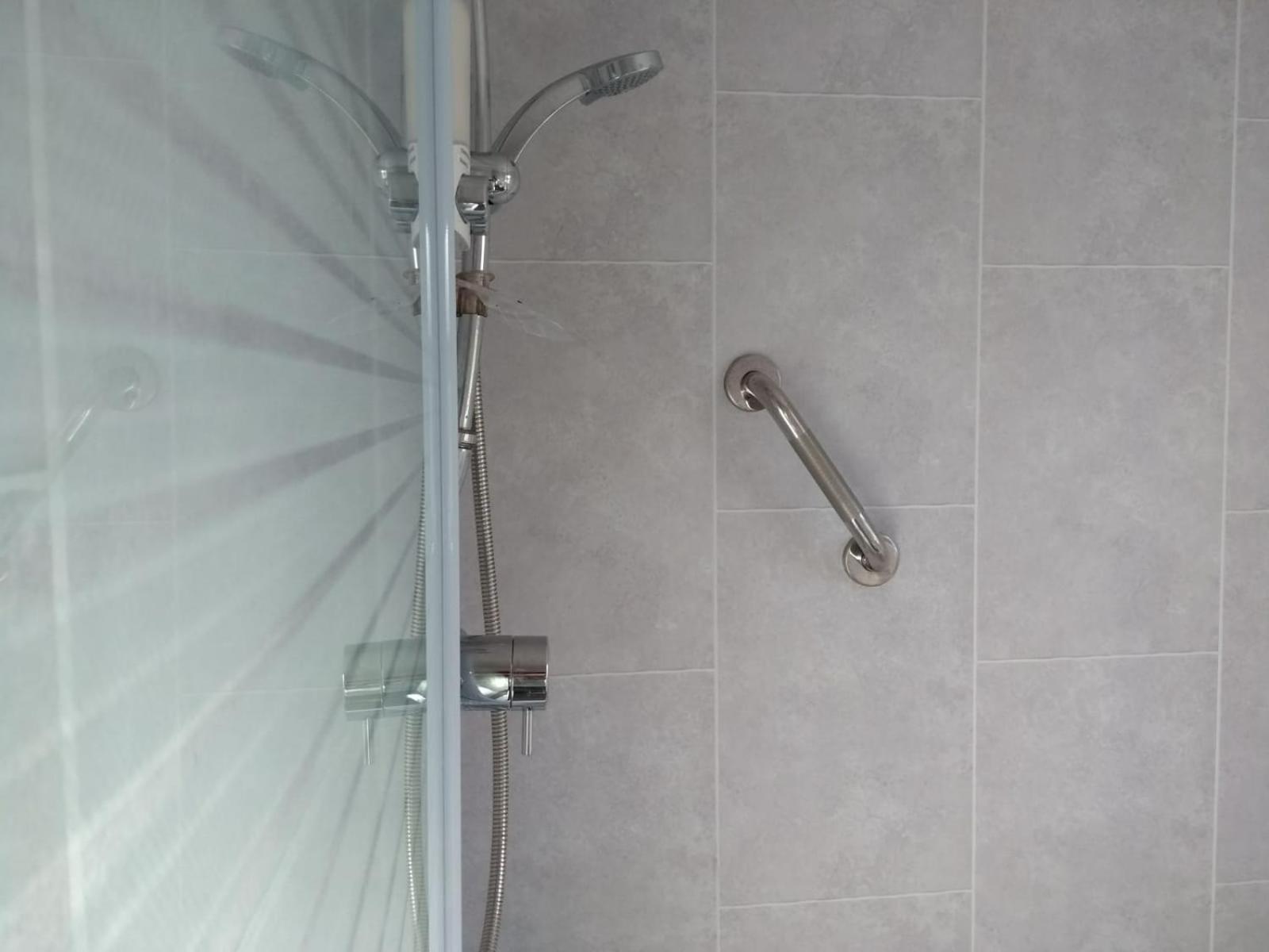 Excellent Location - Centre - Parking - 4 Beds -2 Bedrooms
