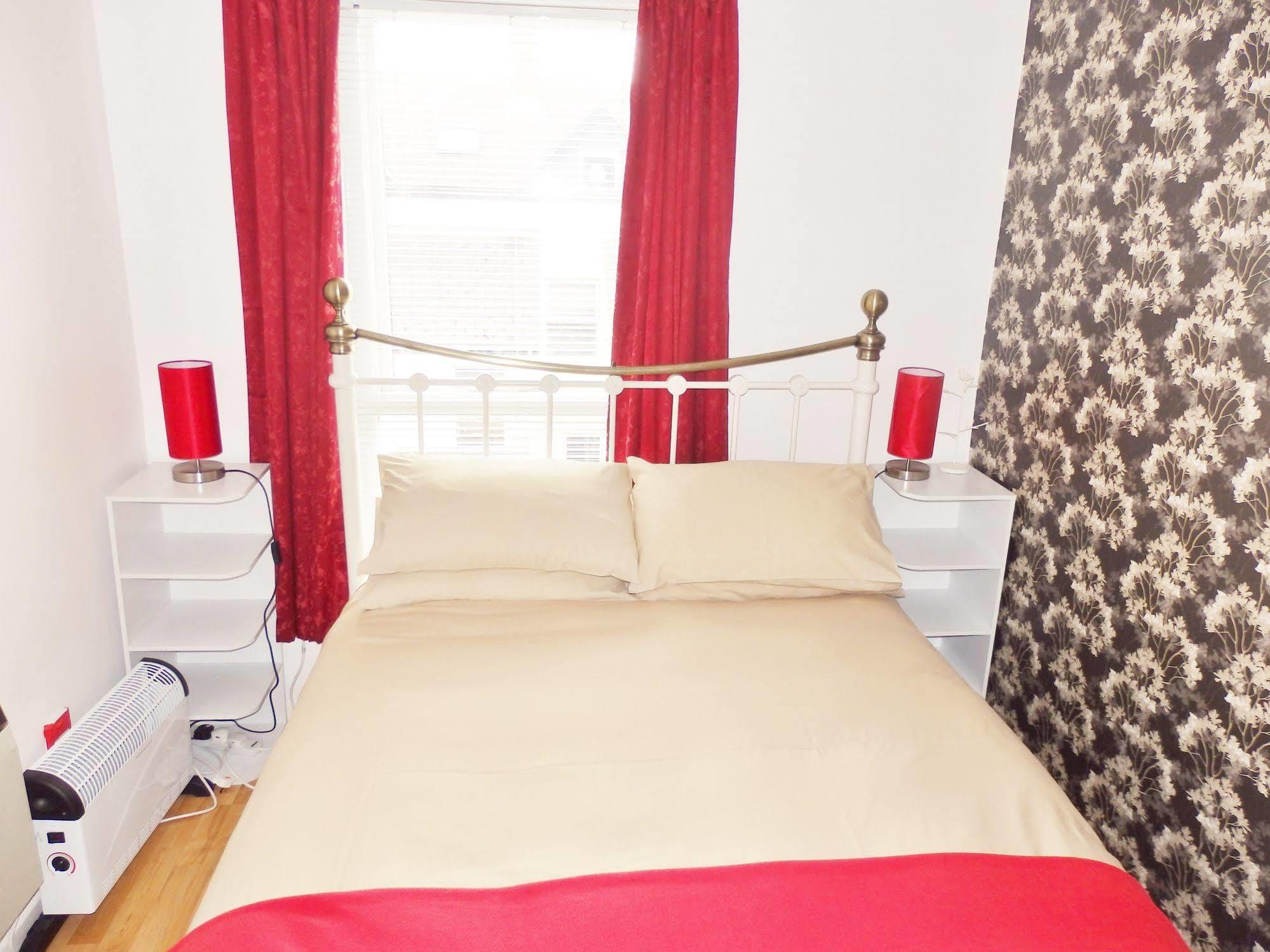 Excellent Location - Centre - Parking - 4 Beds -2 Bedrooms Appartement